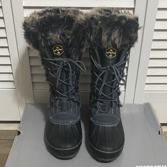 Khombu Caroline Women's Black and Gray Winter Boots - Picture 2 of 8